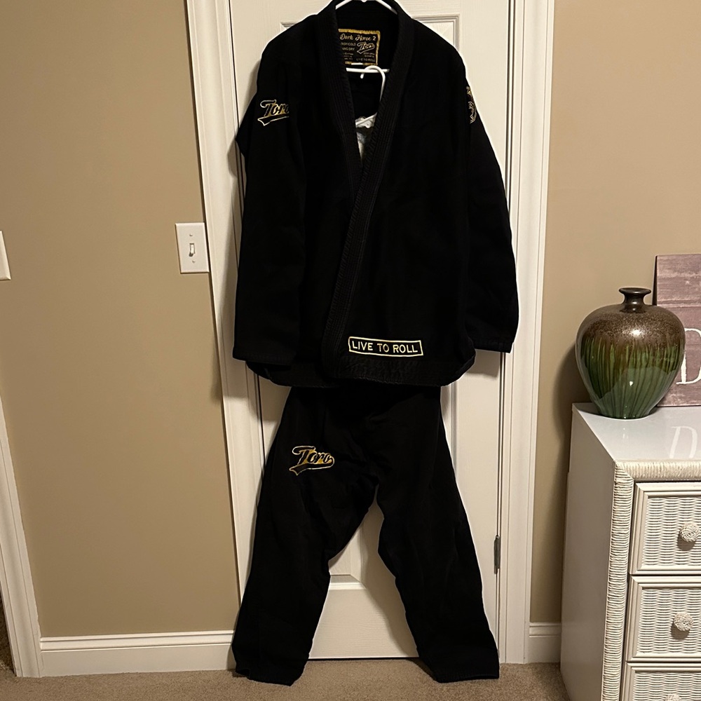 Black Jiu-Jitsu Gi set. Toro size A4. Dark horse 2. 350 comp GI.
